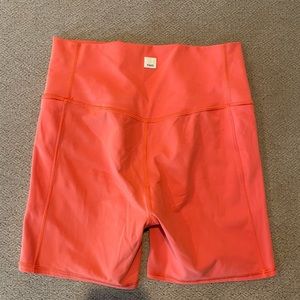 VUORI Shorts Coral Color